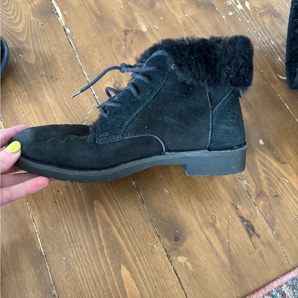 Ugg lace up with fur - Picture 5 of 16